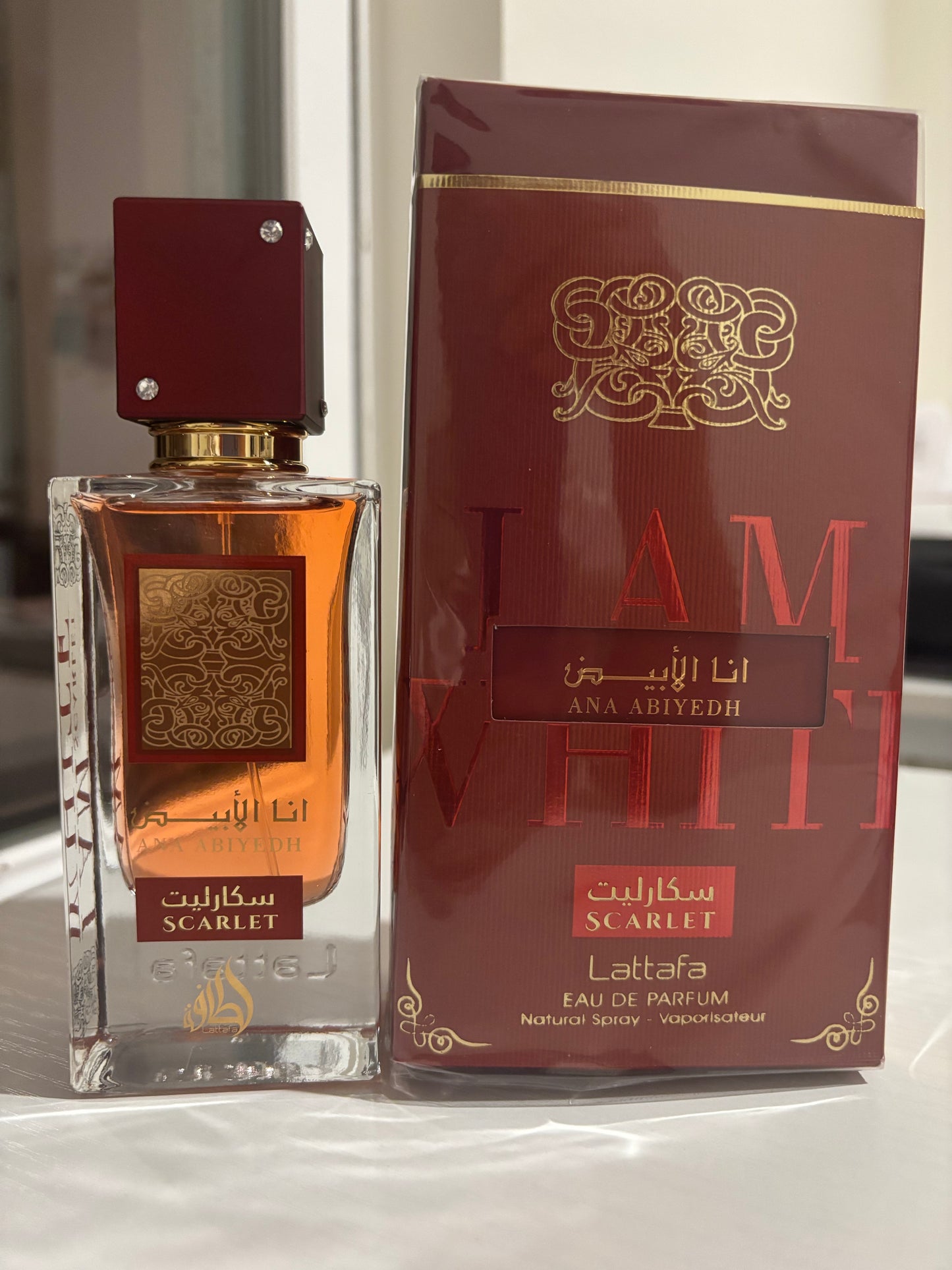 Ana Abiyedh Scarlet – Lattafa